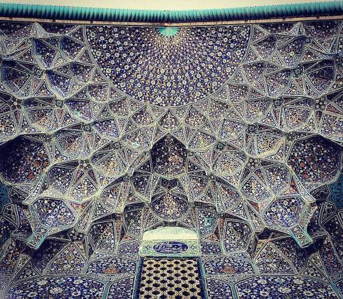Sheikh-Lotfollah’s mosque in Esfahan